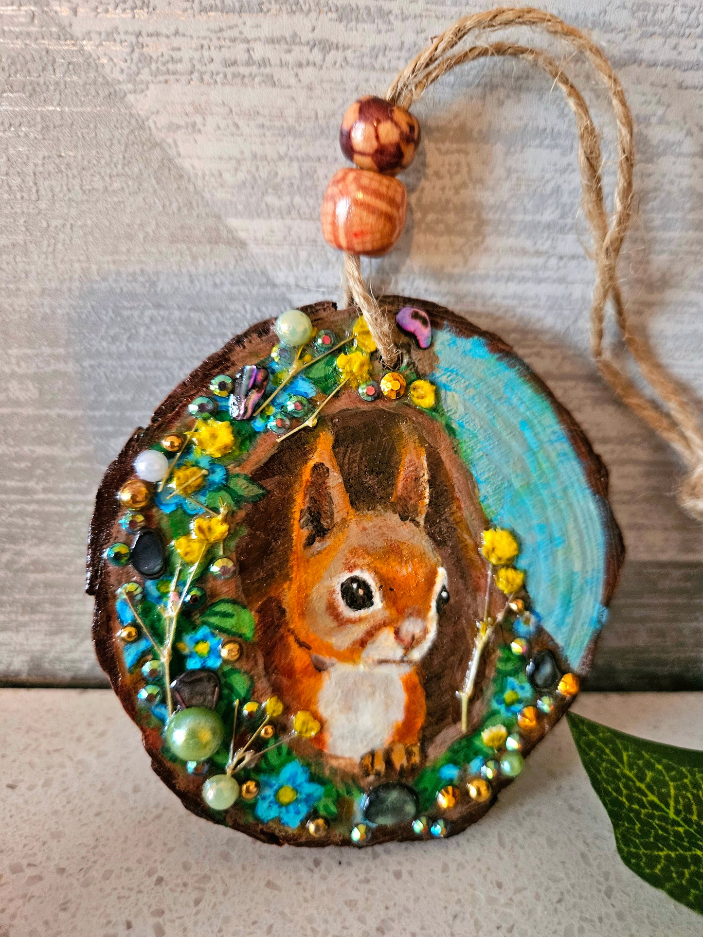 Hand painted Wood Slice/Wood painting/Red squirrel peeking out of tree hollow/ Home Decor/Gift for animal lover/whimsy home and artwork /Birthday gift for mum dad gran papa wife girlfriend