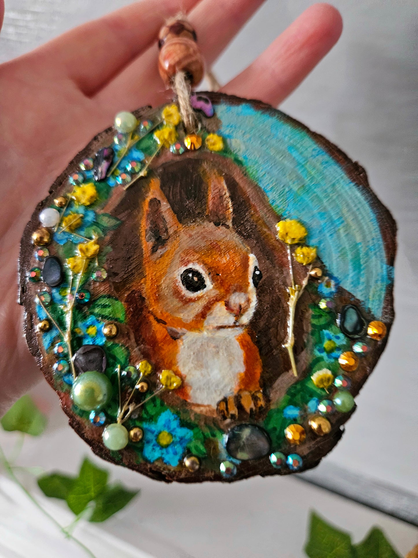 Hand painted Wood Slice/Wood painting/Red squirrel peeking out of tree hollow/ Home Decor/Gift for animal lover/whimsy home and artwork /Birthday gift for mum dad gran papa wife girlfriend