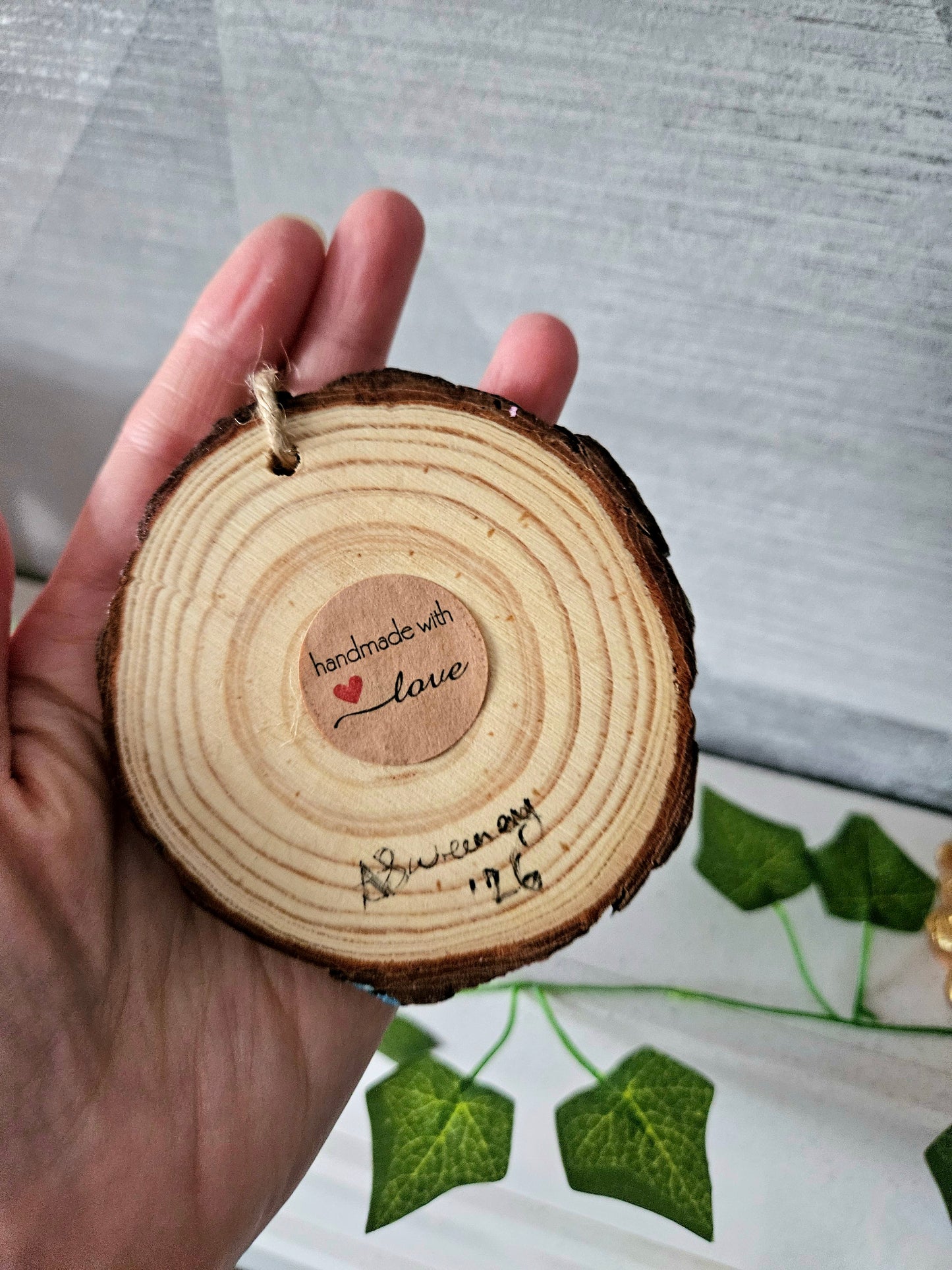 Hand painted Wood Slice/Wood painting/Red squirrel peeking out of tree hollow/ Home Decor/Gift for animal lover/whimsy home and artwork /Birthday gift for mum dad gran papa wife girlfriend