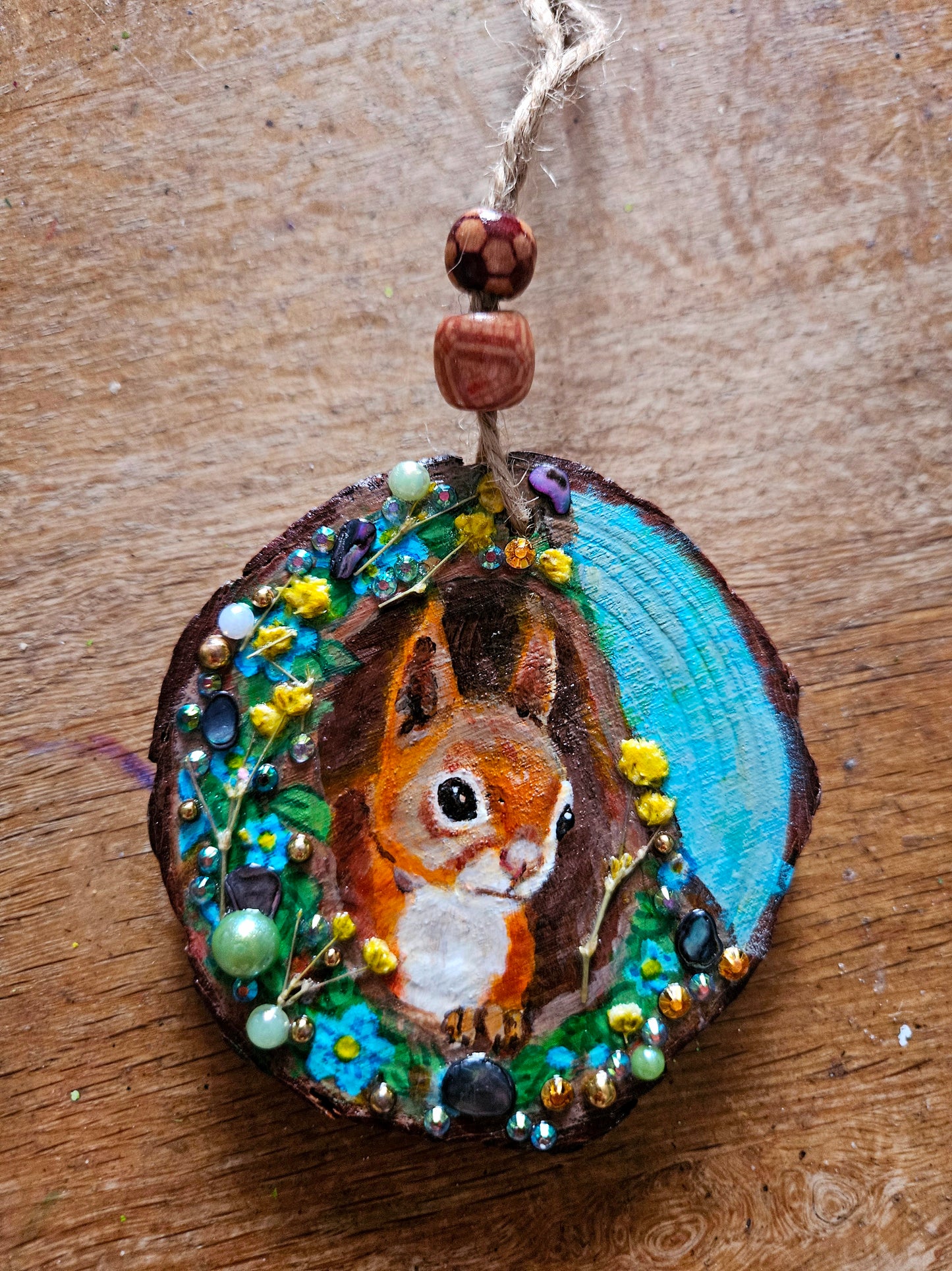 Hand painted Wood Slice/Wood painting/Red squirrel peeking out of tree hollow/ Home Decor/Gift for animal lover/whimsy home and artwork /Birthday gift for mum dad gran papa wife girlfriend