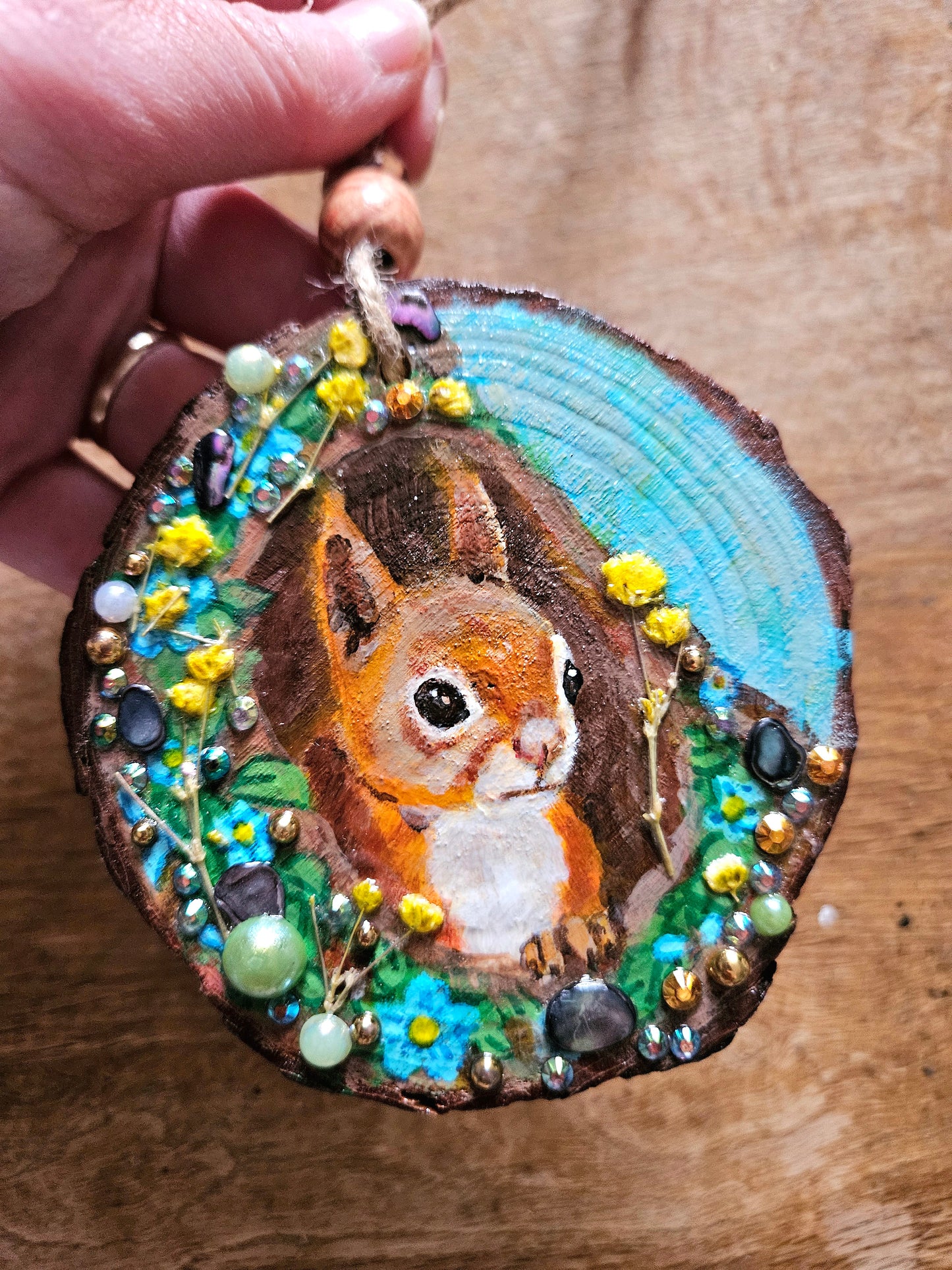 Hand painted Wood Slice/Wood painting/Red squirrel peeking out of tree hollow/ Home Decor/Gift for animal lover/whimsy home and artwork /Birthday gift for mum dad gran papa wife girlfriend