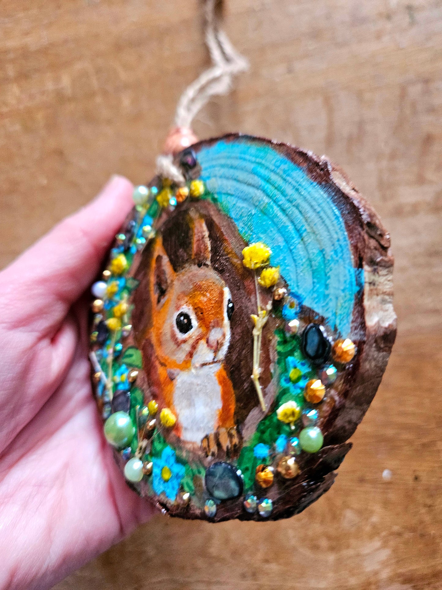Hand painted Wood Slice/Wood painting/Red squirrel peeking out of tree hollow/ Home Decor/Gift for animal lover/whimsy home and artwork /Birthday gift for mum dad gran papa wife girlfriend