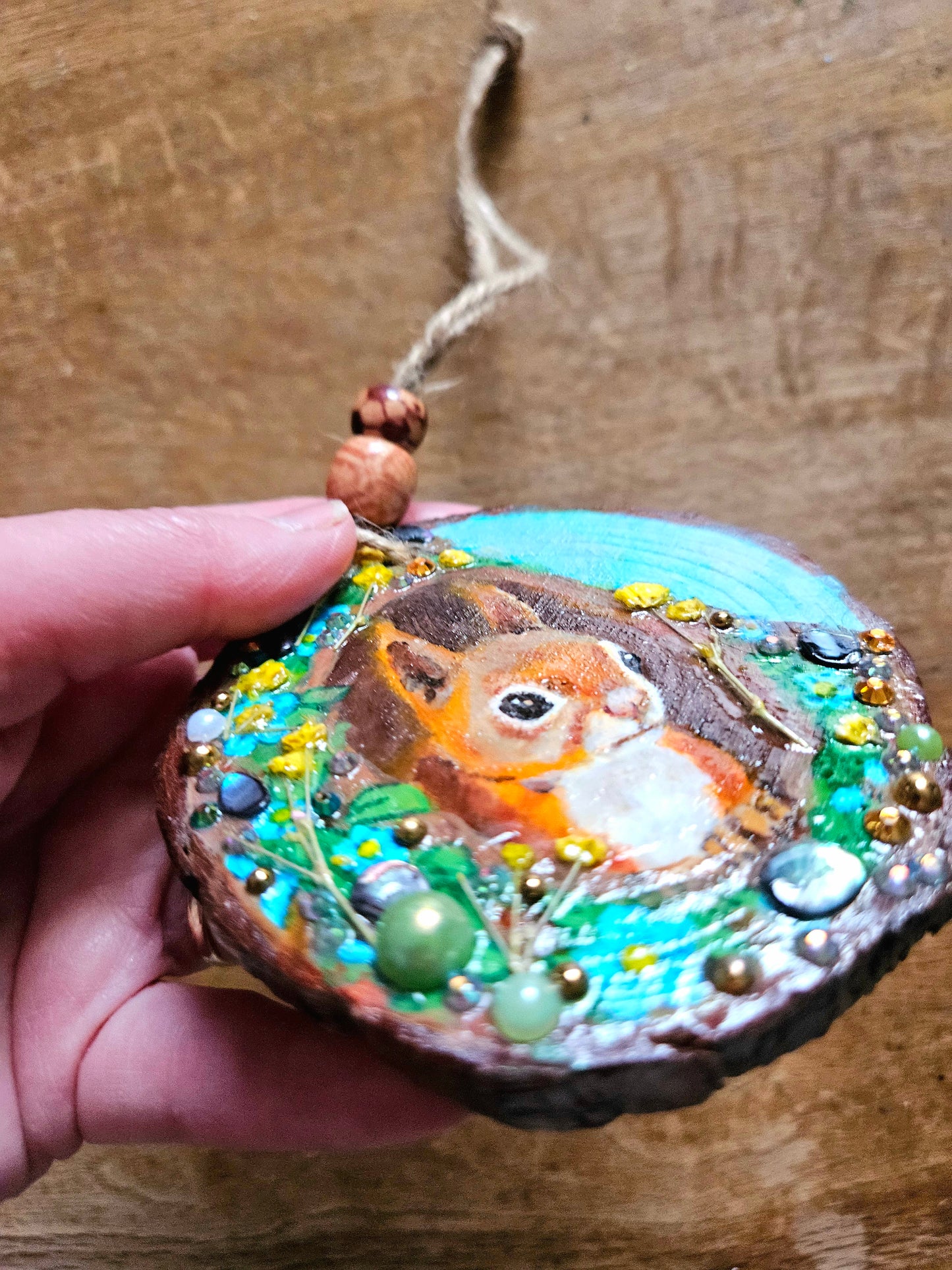 Hand painted Wood Slice/Wood painting/Red squirrel peeking out of tree hollow/ Home Decor/Gift for animal lover/whimsy home and artwork /Birthday gift for mum dad gran papa wife girlfriend