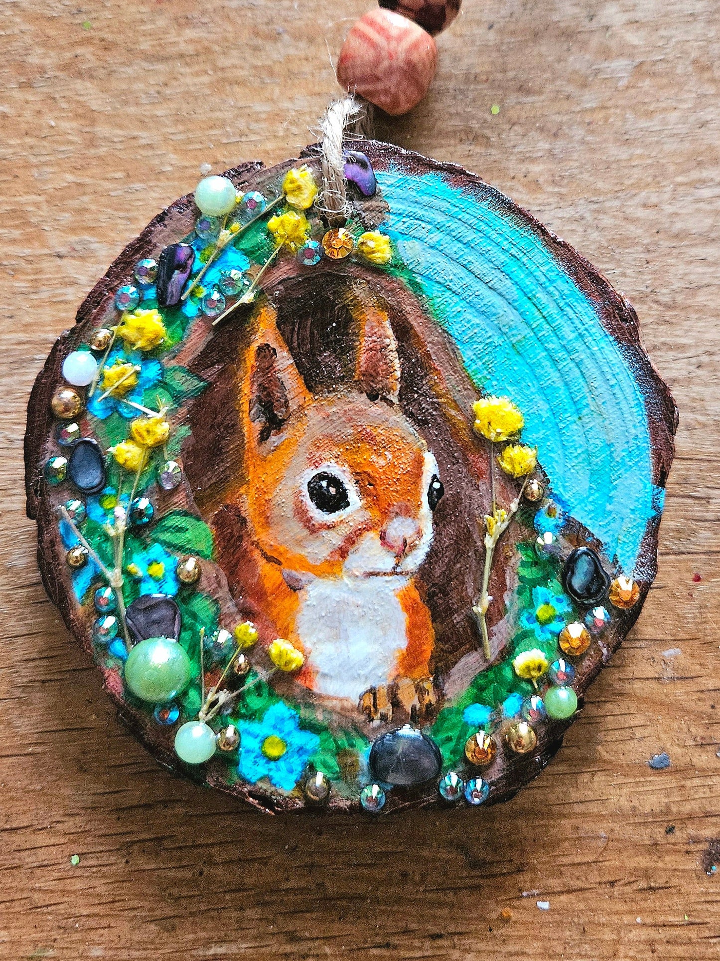 Hand painted Wood Slice/Wood painting/Red squirrel peeking out of tree hollow/ Home Decor/Gift for animal lover/whimsy home and artwork /Birthday gift for mum dad gran papa wife girlfriend