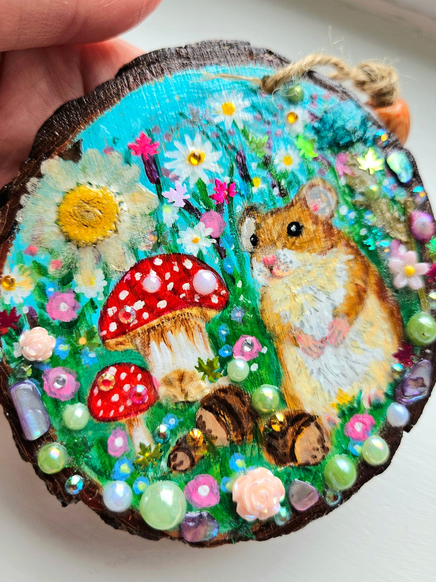 Handpainted Wood Slice of Little Fieldmouse collecting nuts/Handmade whimsical home decor for a cosy home or a unique handmade gift for animal/Whimsy lover.