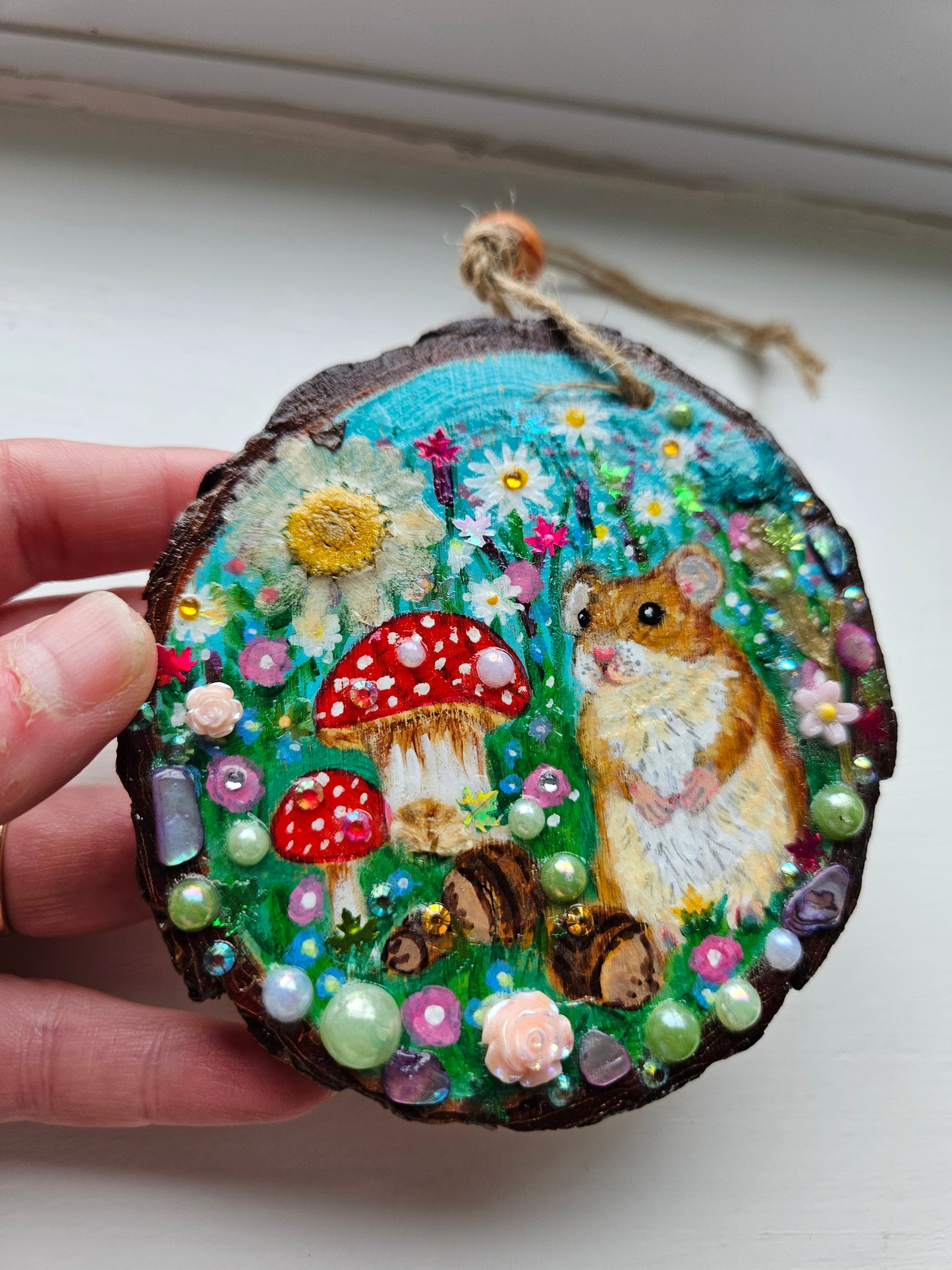 Handpainted Wood Slice of Little Fieldmouse collecting nuts/Handmade whimsical home decor for a cosy home or a unique handmade gift for animal/Whimsy lover.