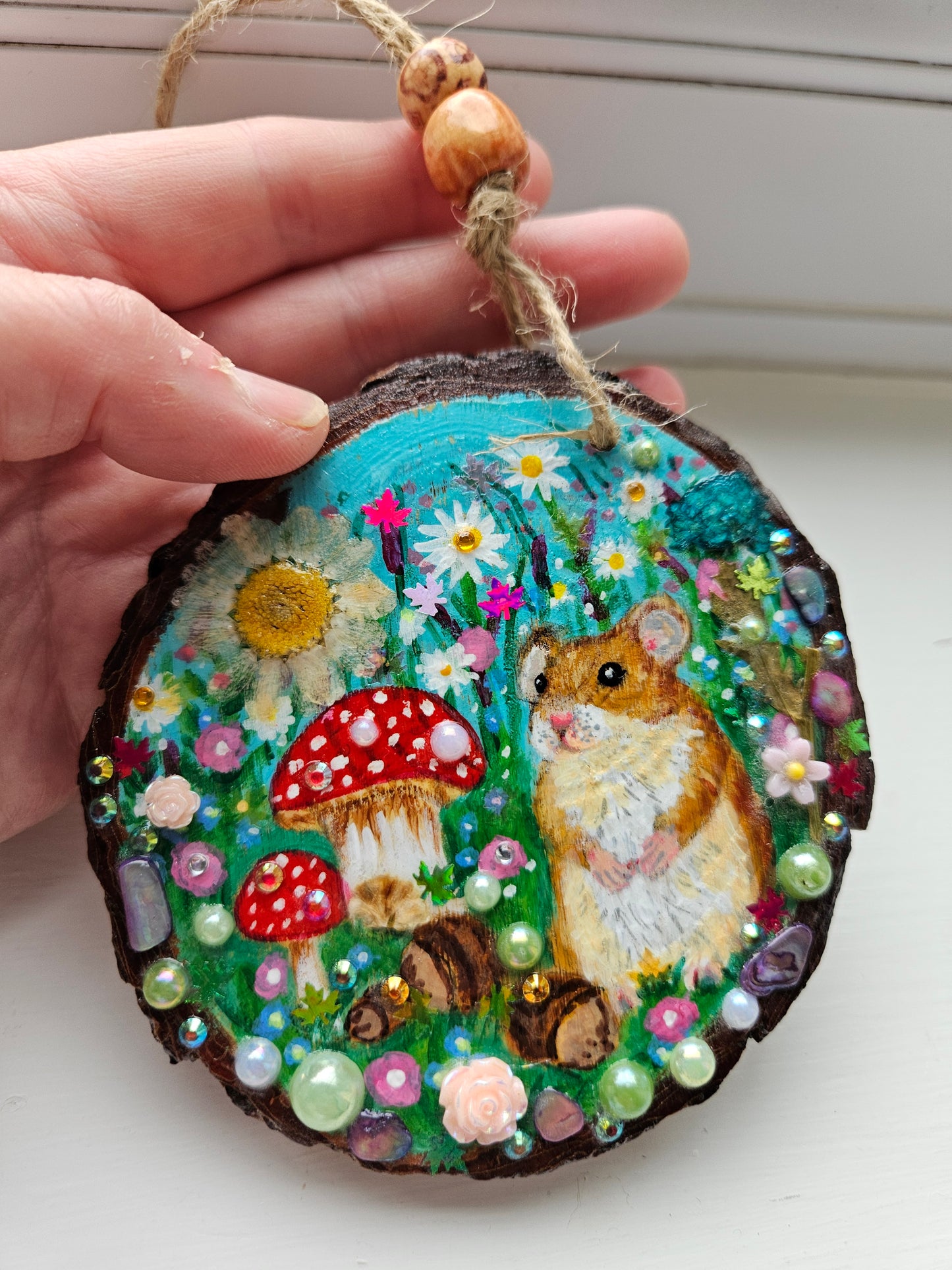 Handpainted Wood Slice of Little Fieldmouse collecting nuts/Handmade whimsical home decor for a cosy home or a unique handmade gift for animal/Whimsy lover.