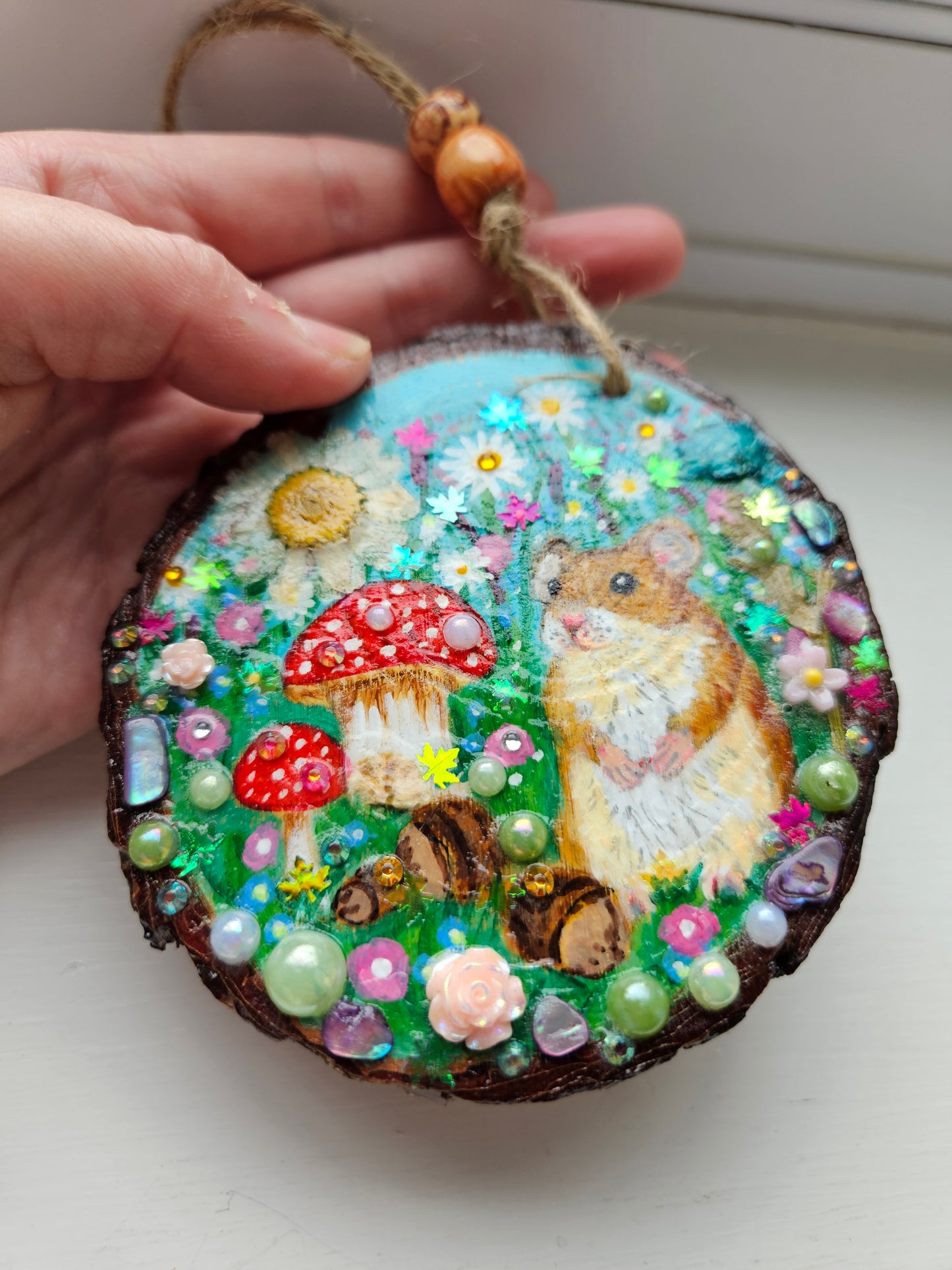 Handpainted Wood Slice of Little Fieldmouse collecting nuts/Handmade whimsical home decor for a cosy home or a unique handmade gift for animal/Whimsy lover.