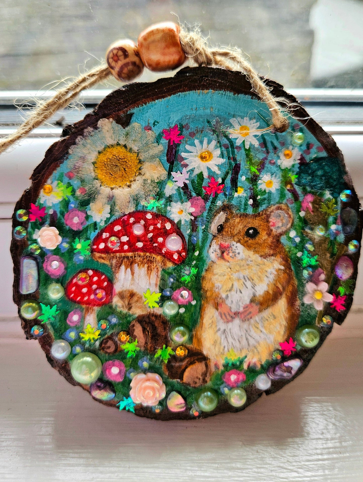 Handpainted Wood Slice of Little Fieldmouse collecting nuts/Handmade whimsical home decor for a cosy home or a unique handmade gift for animal/Whimsy lover.