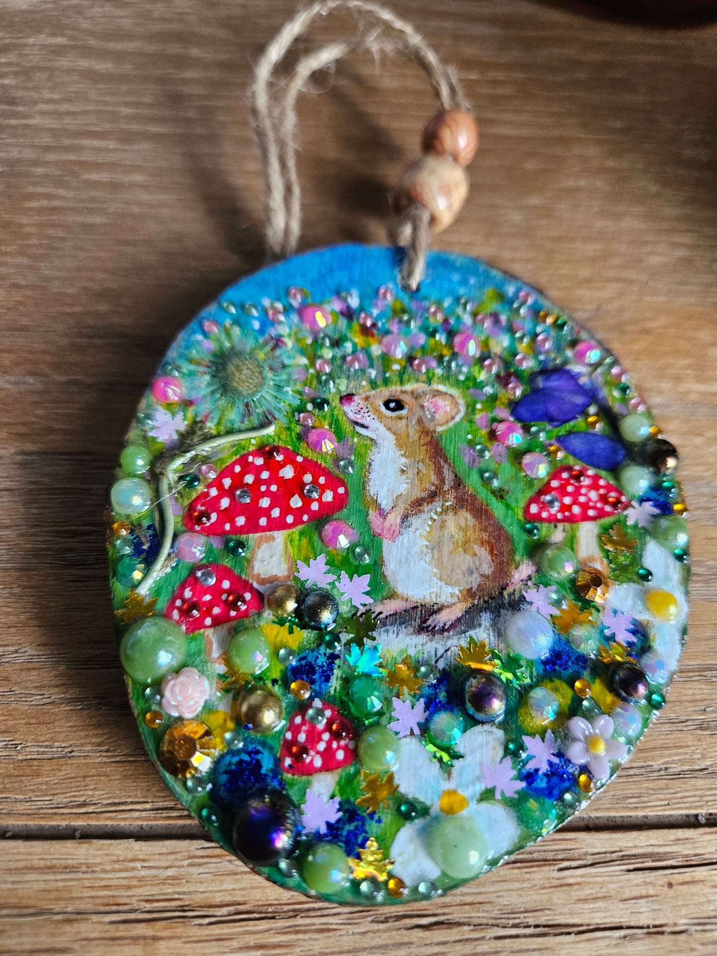 Hand painted little fieldmouse/whimsical handmade home decor/creations/wood slice painting for animal/nature lover