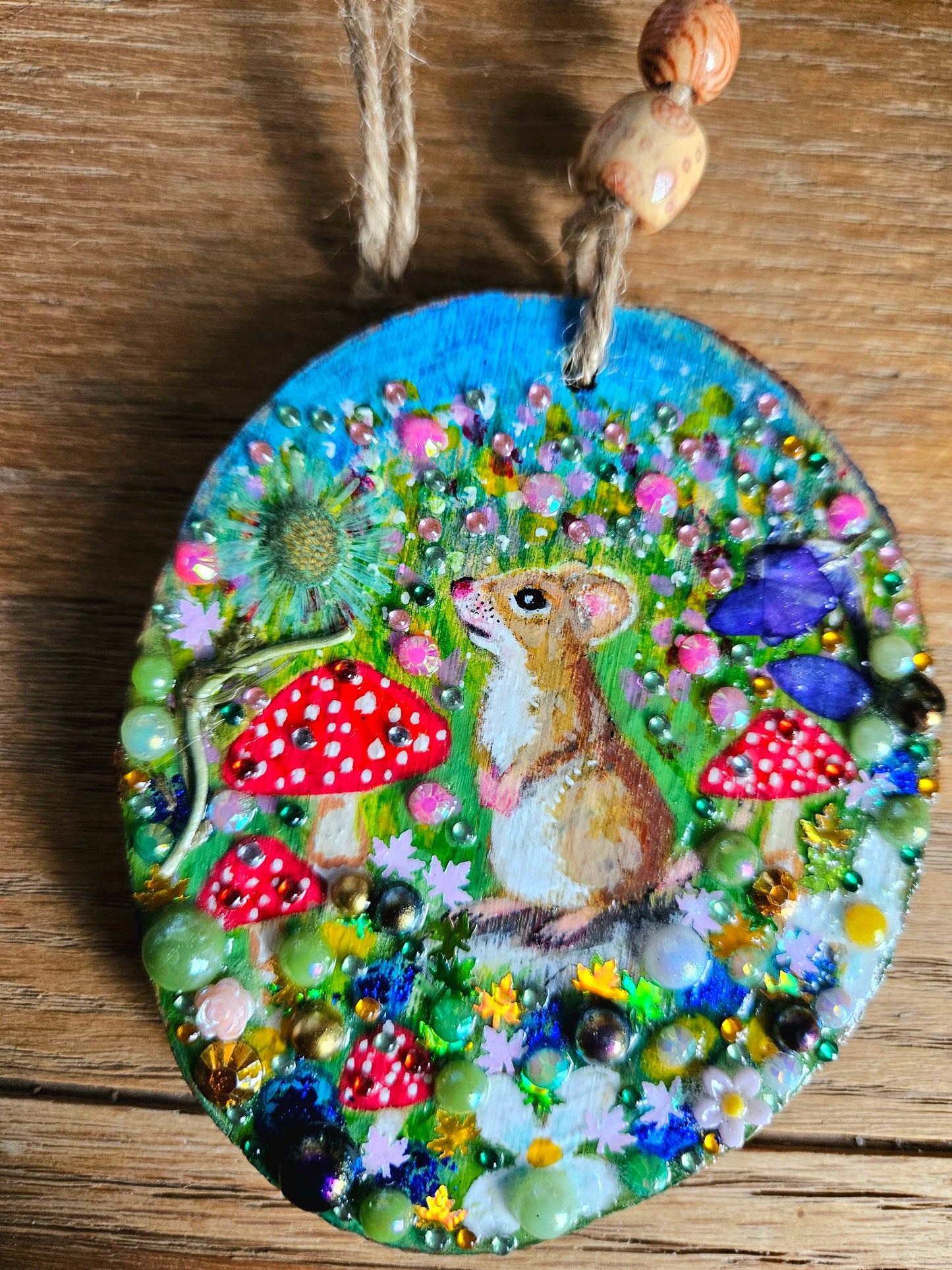 Hand painted little fieldmouse/whimsical handmade home decor/creations/wood slice painting for animal/nature lover