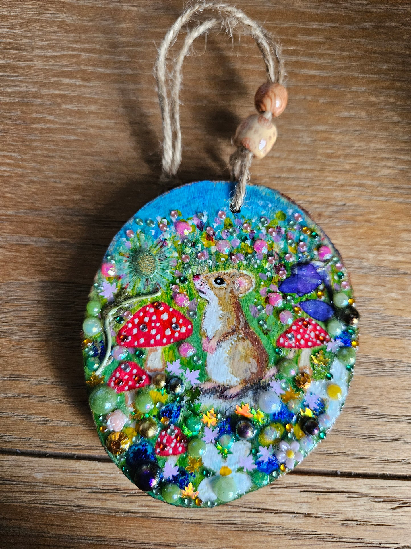Hand painted little fieldmouse/whimsical handmade home decor/creations/wood slice painting for animal/nature lover