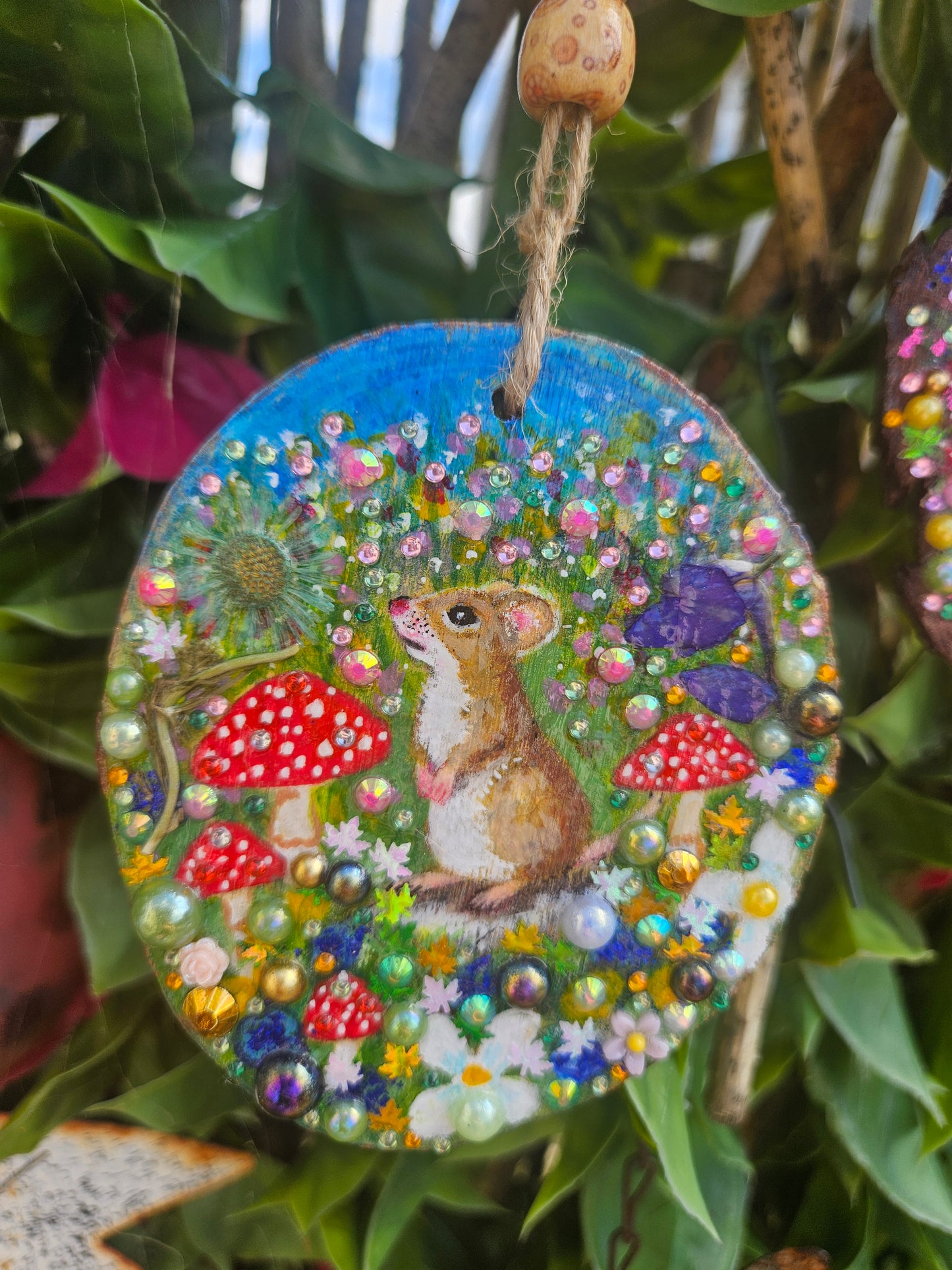 Hand painted little fieldmouse/whimsical handmade home decor/creations/wood slice painting for animal/nature lover
