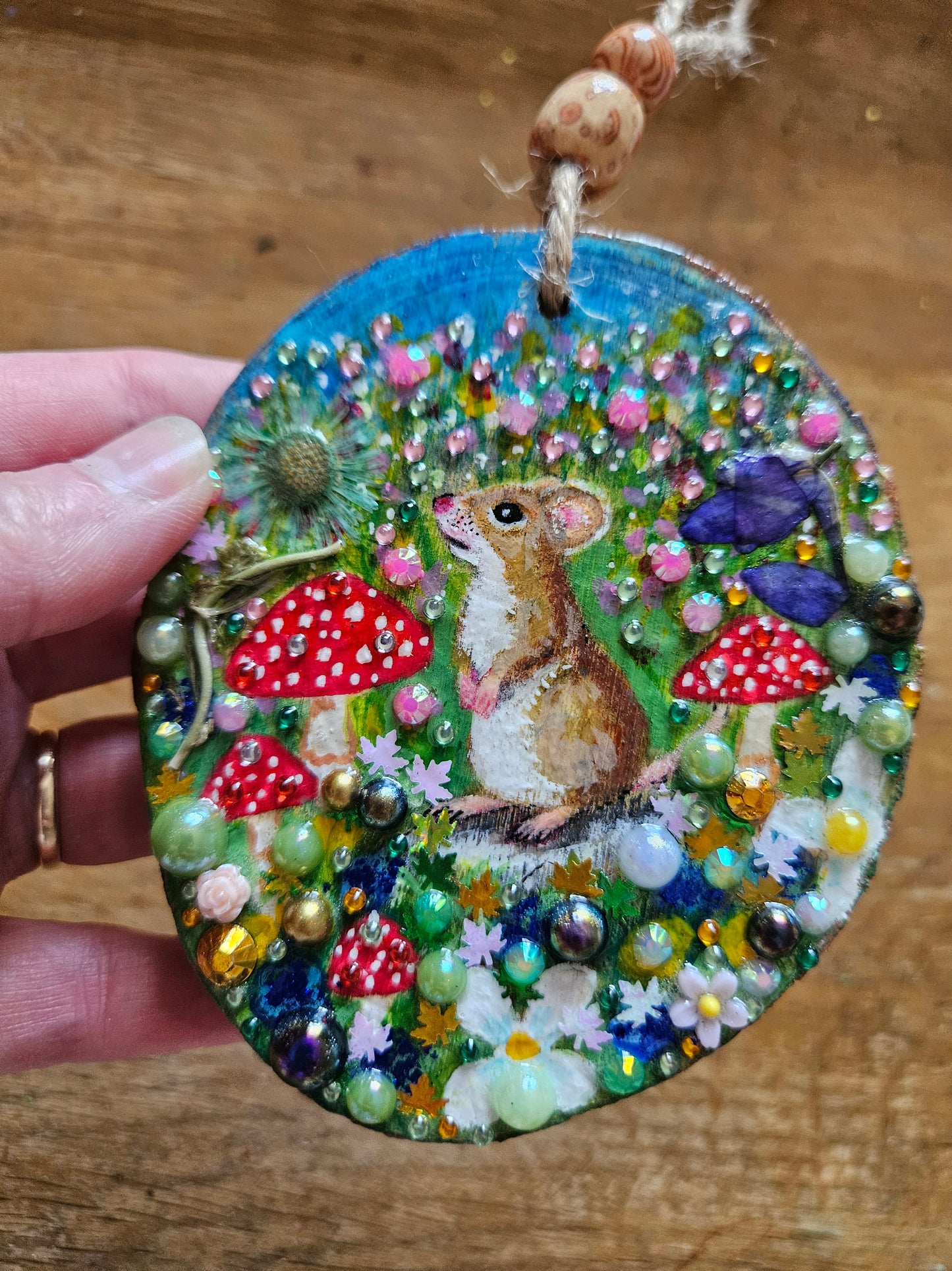 Hand painted little fieldmouse/whimsical handmade home decor/creations/wood slice painting for animal/nature lover