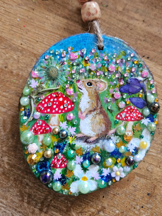 Hand painted little fieldmouse/whimsical handmade home decor/creations/wood slice painting for animal/nature lover