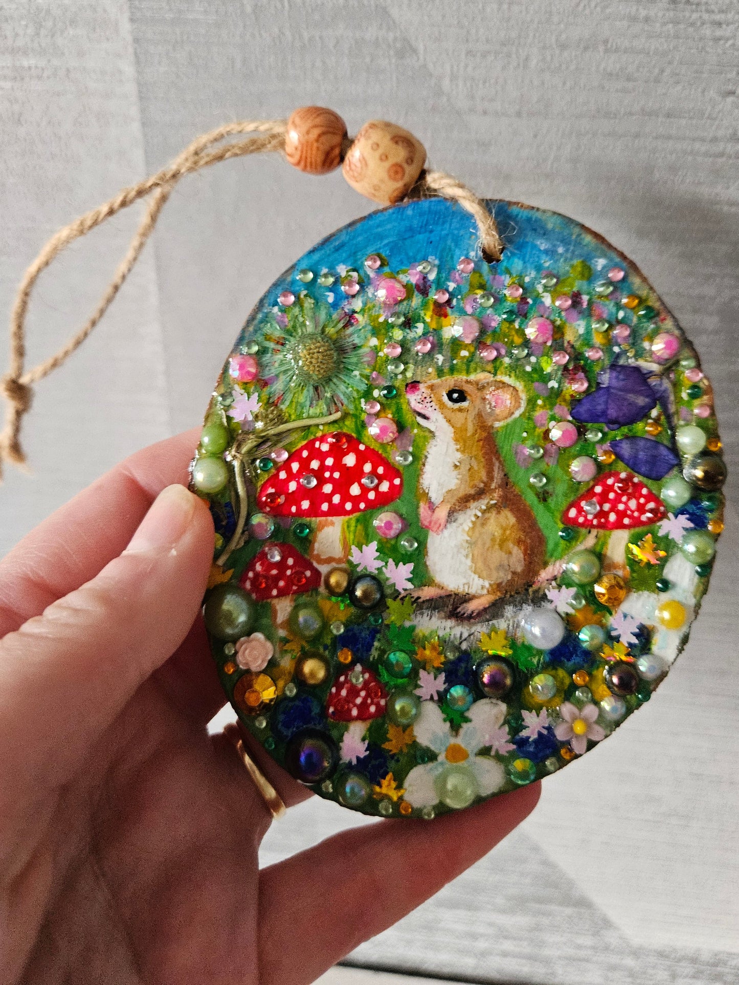 Hand painted little fieldmouse/whimsical handmade home decor/creations/wood slice painting for animal/nature lover