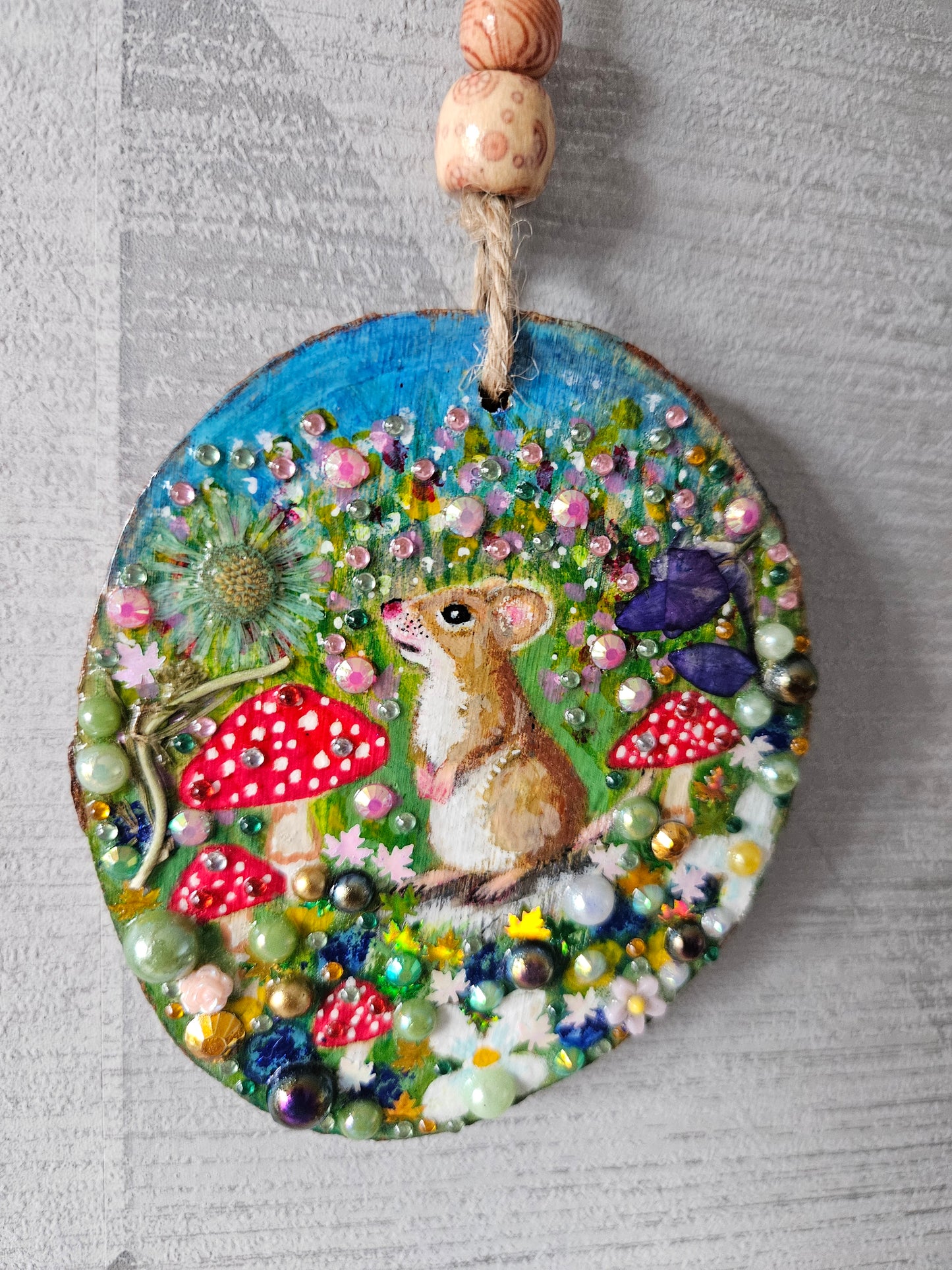 Hand painted little fieldmouse/whimsical handmade home decor/creations/wood slice painting for animal/nature lover